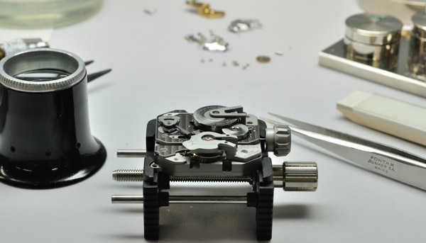 URWERK發表史上首見的「智能機械機芯」概念 EMC Movement