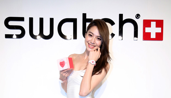 Swatch情人節限定表款 見證塞納河畔浪漫愛情