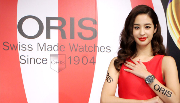 豪利時再創經典 發表全球首只高度測量飛行機械腕表