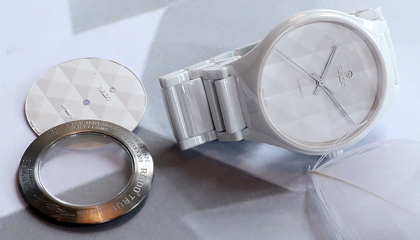 簡嫚書與你分享美好時刻　雷達表全新BASEL錶款輕薄上市