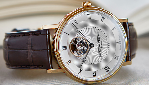 腕上的華麗點綴　康斯登典雅超薄心跳自動腕錶