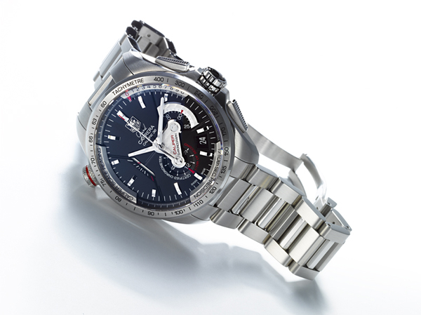 【用iPhone看城邦名表】煞車卡鉗與機芯合而為一