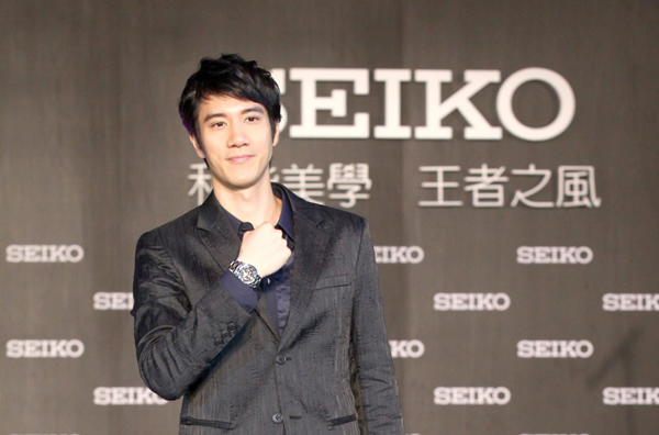 國際巨星王力宏 琴繫精工錶