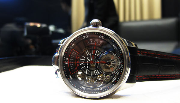 MONTBLANC TimeWriter II雙振頻1,000計時碼錶