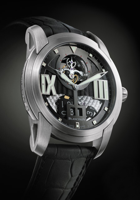 TOURBILLON GRANDE DATE, RÉSERVE DE MARCHE SUR MASSE OSCILLANTE
